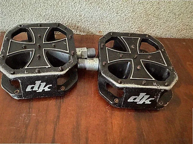 DK Iron Cross BMX Pedals Magnesium 9/16 Sealed Bearing Used Condition