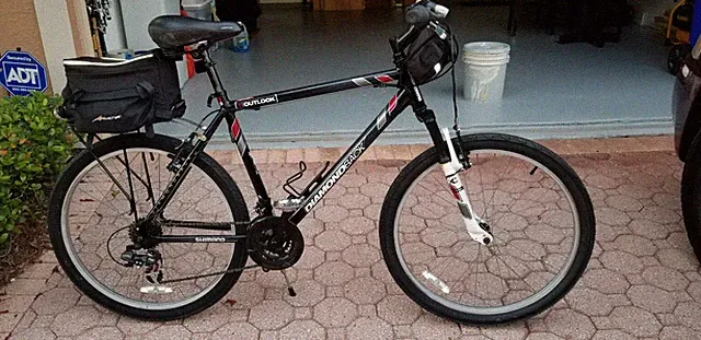 High quality Diamondback men's bike in excellent condition.