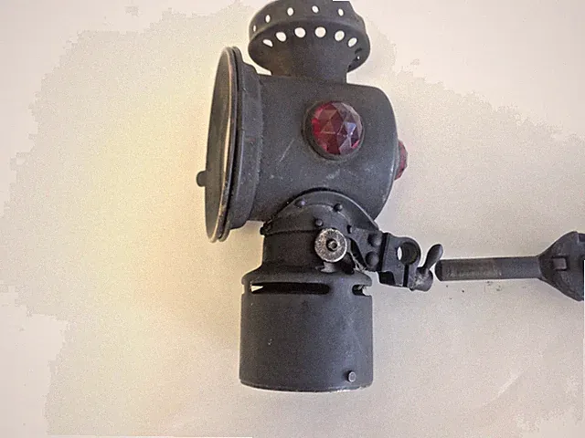 NEVEROUT JEWELED BICYCLE LIGHT WITH RARE BRACKET FOR HANDLEBAR OR FORK, KEROSENE